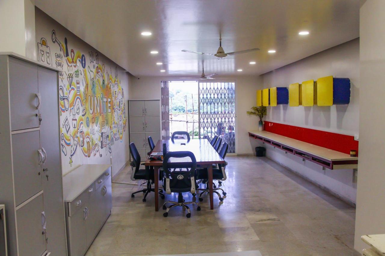 Urban Nomads Pune Hostel Bagian luar foto